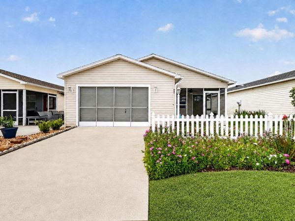 483 HILDALGO DRIVE , LADY LAKE, FL 32159