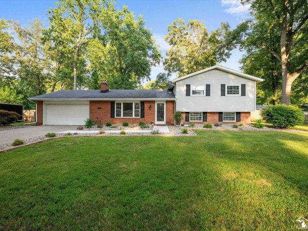 7710 Fir Drive, Temperance, MI 48182