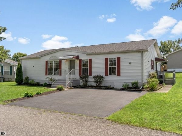 3 Lantern Ln, White, NJ 07823