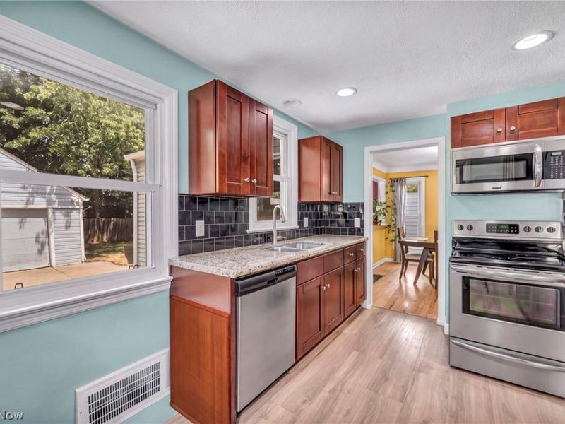 16810 Seneca Avenue , Lakewood, OH 44107 Photo 10