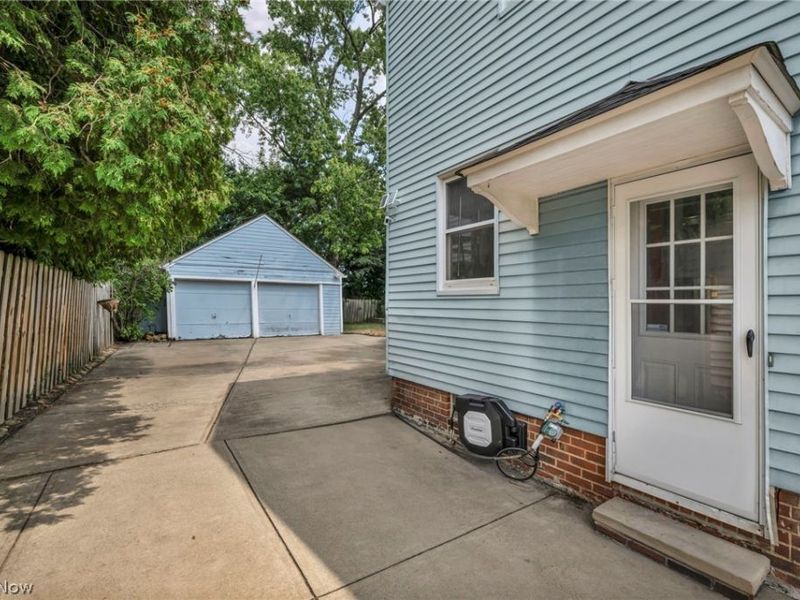 16810 Seneca Avenue , Lakewood, OH 44107 Photo 4