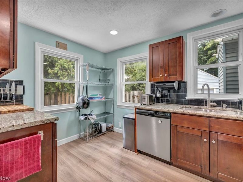 16810 Seneca Avenue , Lakewood, OH 44107 Photo 9