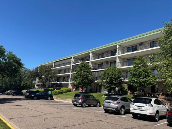 10521 Cedar Lake Road, Unit 411, Minnetonka, MN 55305
