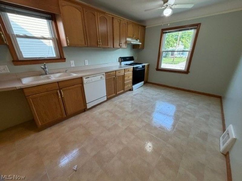 5411 Forest Avenue , Parma, OH 44129 Photo 6