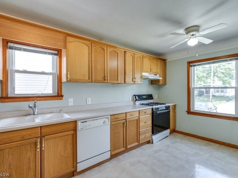 5411 Forest Avenue, Parma, OH 44129 Photo 9
