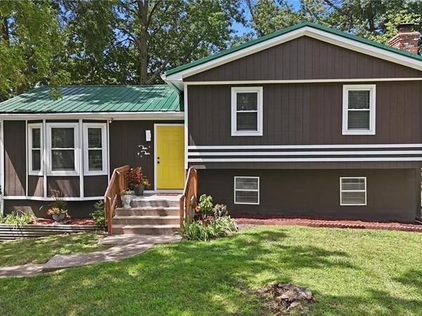 1010 E Langsford Road, Lee's Summit, MO 64063