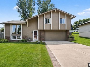 12671 Crown Point Avenue, Omaha, NE 68164