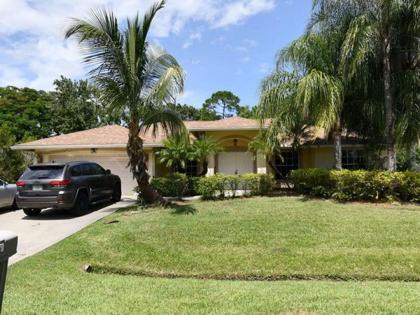 1273 SW Granville Avenue, Port St. Lucie, FL 34953