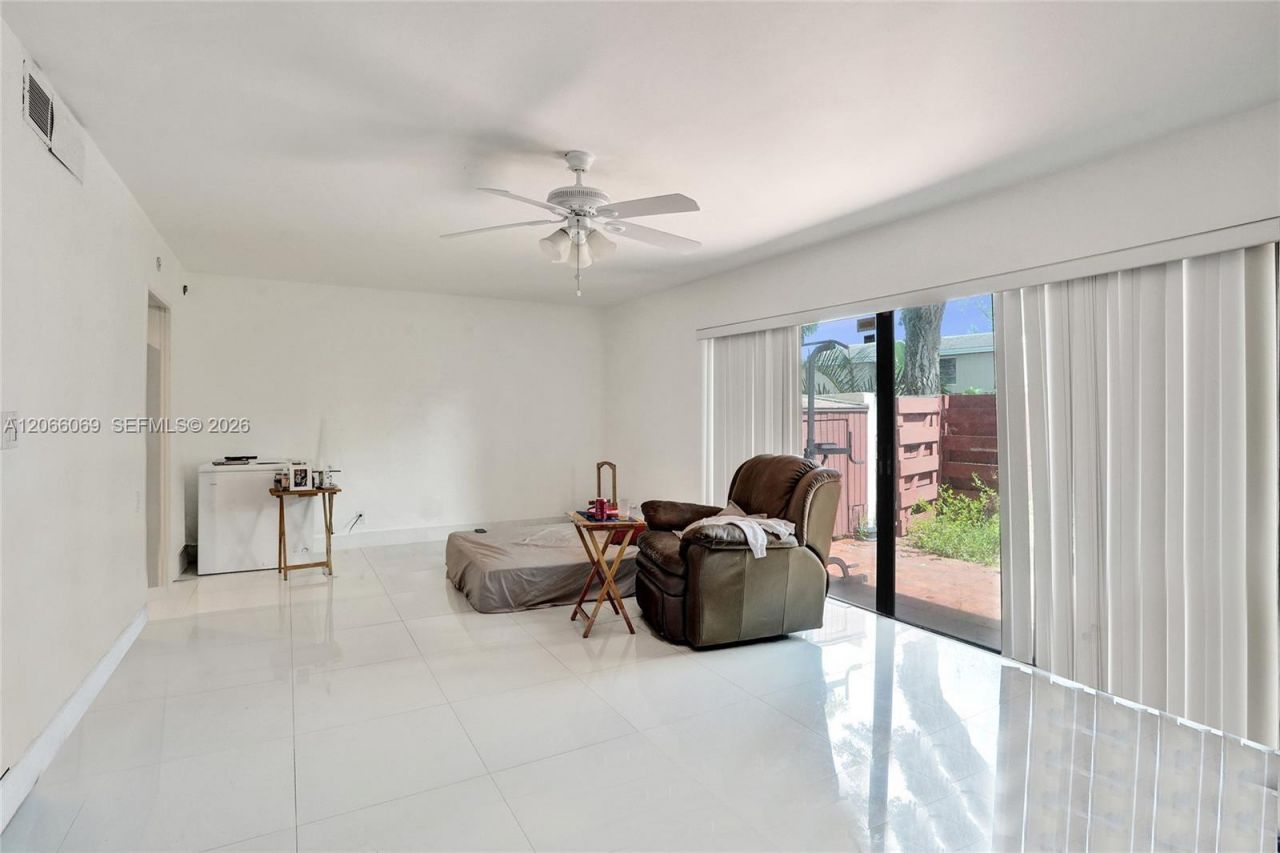 2999 Lakewood Ln, Hollywood, FL 33021 Photo