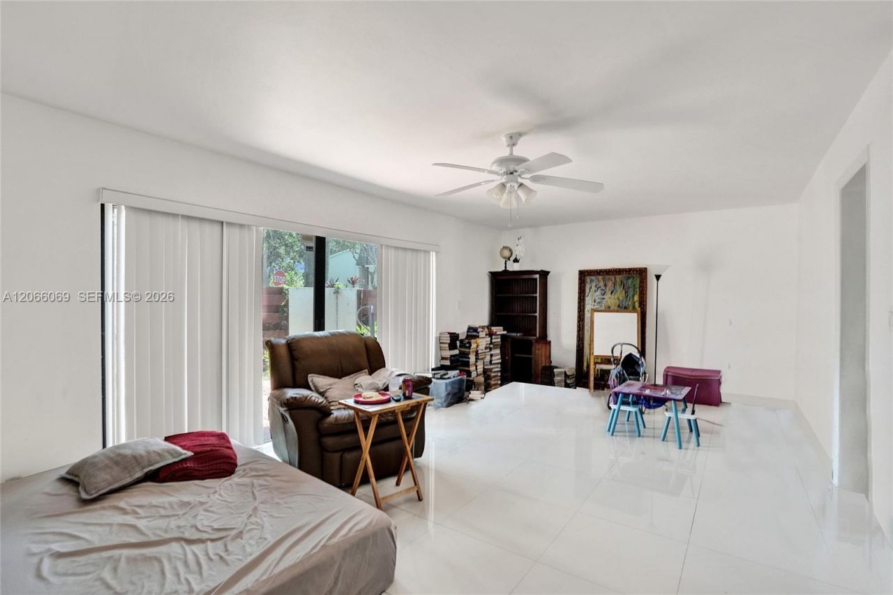 2999 Lakewood Ln, Hollywood, FL 33021 Photo