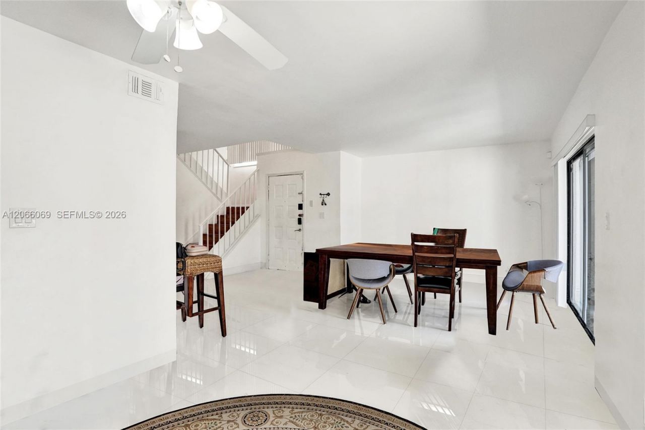 2999 Lakewood Ln, Hollywood, FL 33021 Photo