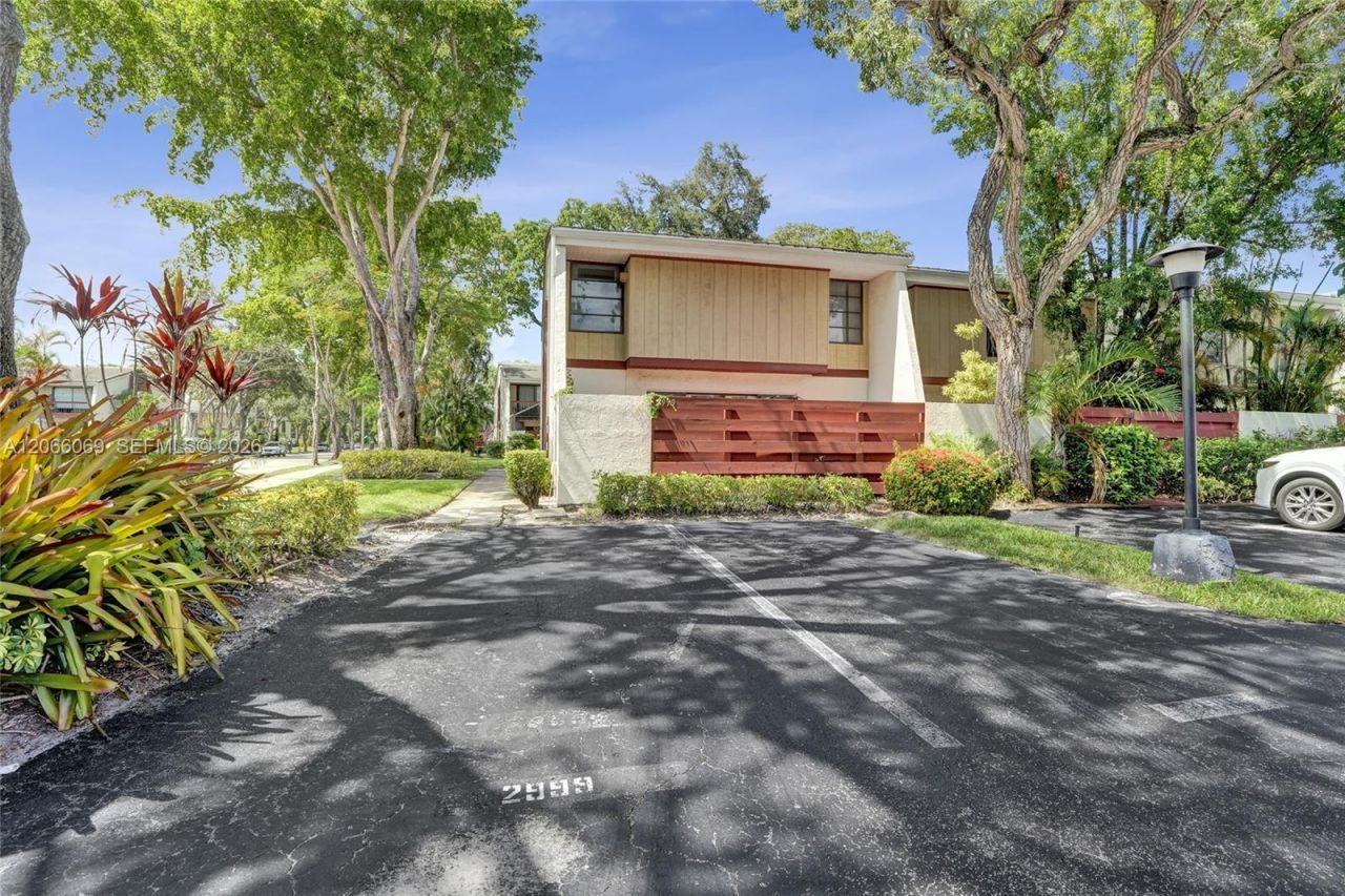 2999 Lakewood Ln, Hollywood, FL 33021 Photo