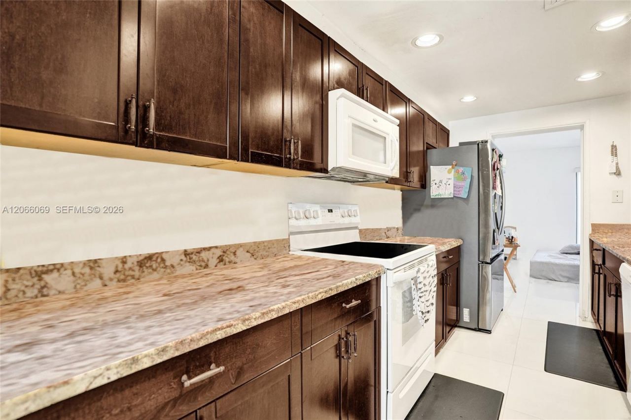 2999 Lakewood Ln, Hollywood, FL 33021 Photo