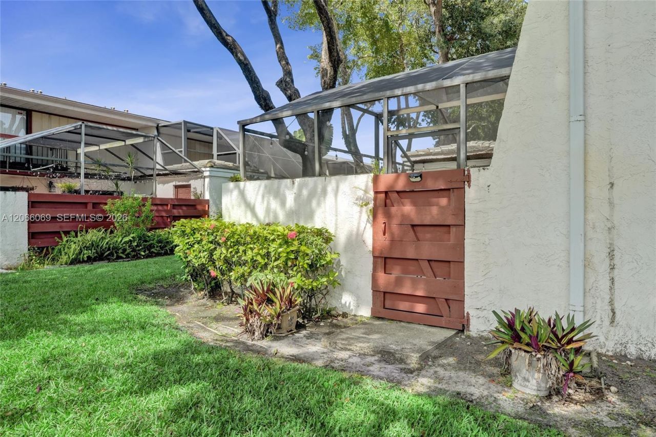 2999 Lakewood Ln, Hollywood, FL 33021 Photo