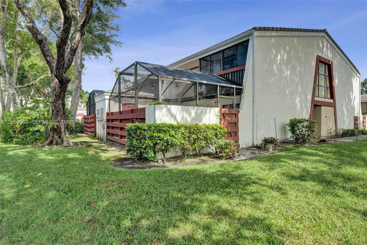 2999 Lakewood Ln, Hollywood, FL 33021 Photo
