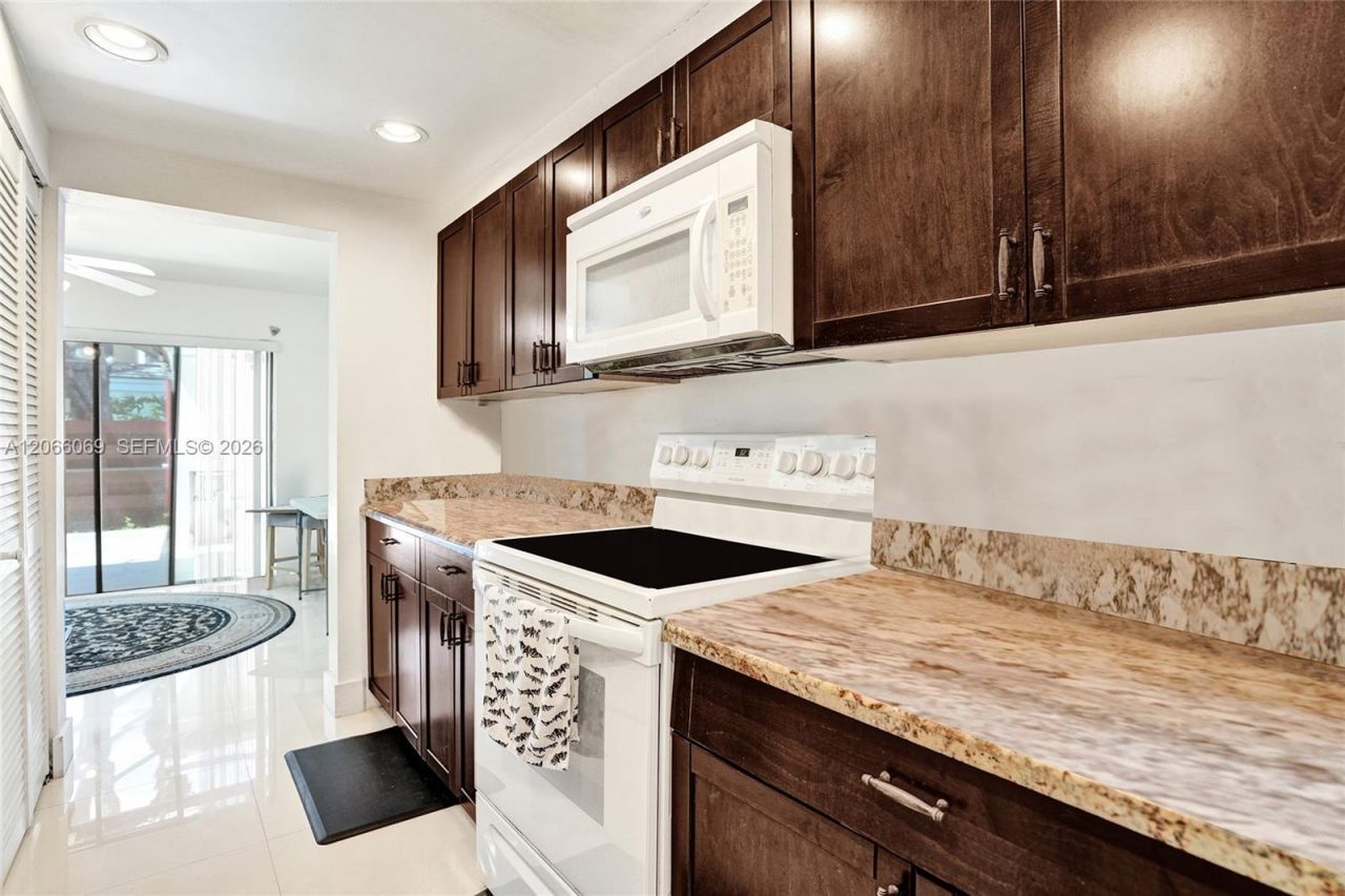 2999 Lakewood Ln, Hollywood, FL 33021 Photo