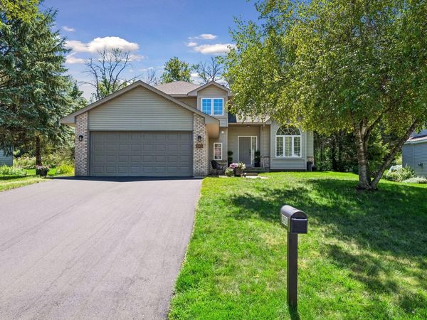 3951 Country Oaks Drive, Chanhassen, MN 55331