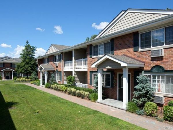 393 Great East Neck Road , Unit 393D, West Babylon, NY 11704