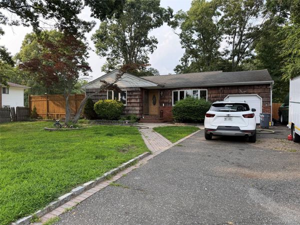 2109 Orinoco Drive, West Islip, NY 11795