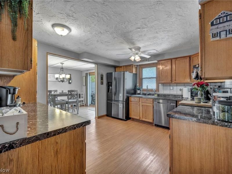 4425 Queen Anne Avenue , Lorain, OH 44052 Photo 10