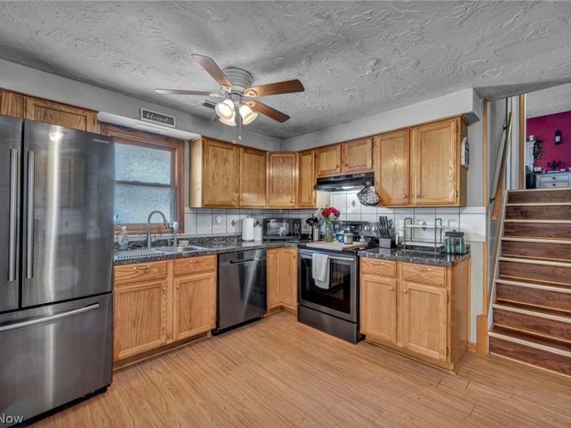 4425 Queen Anne Avenue , Lorain, OH 44052 Photo 11