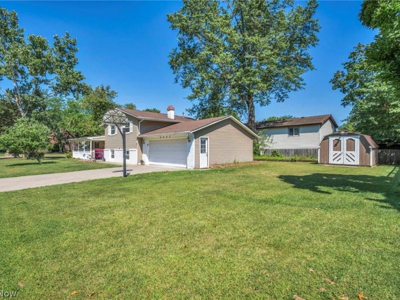 4425 Queen Anne Avenue , Lorain, OH 44052 Photo 4
