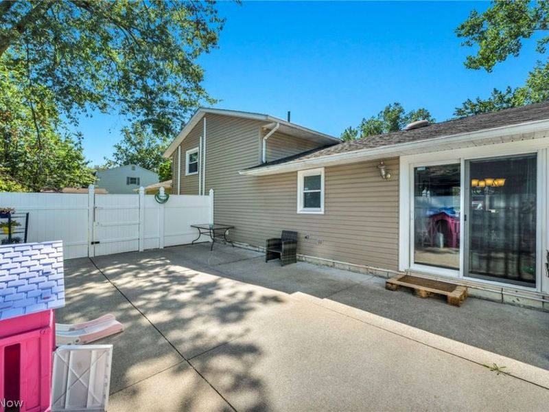 4425 Queen Anne Avenue , Lorain, OH 44052 Photo 7