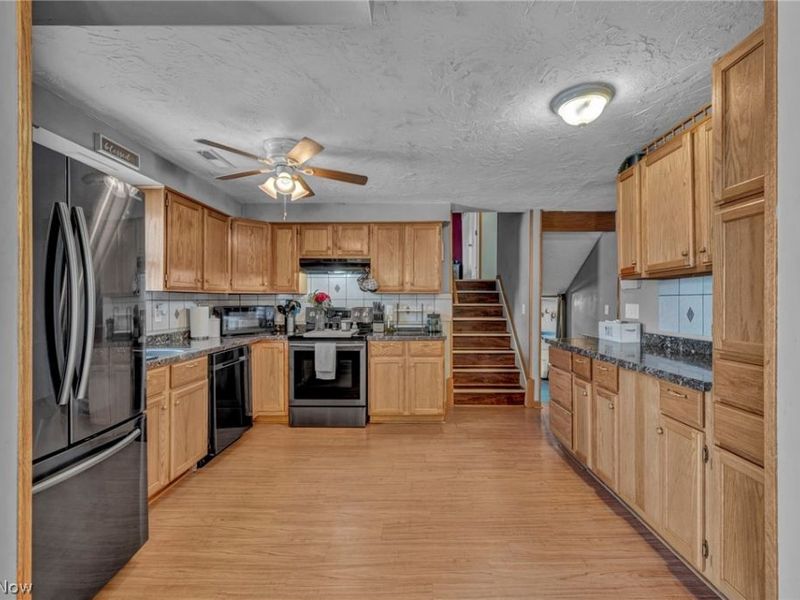 4425 Queen Anne Avenue , Lorain, OH 44052 Photo 9