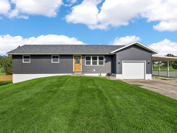 1524 Rainbow Drive, Belle Plaine, IA 52208