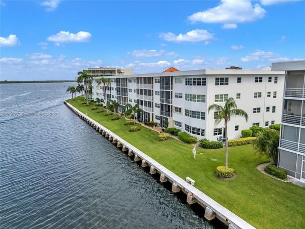 28 Yacht Club Dr , Unit 202, North Palm Beach, FL 33408