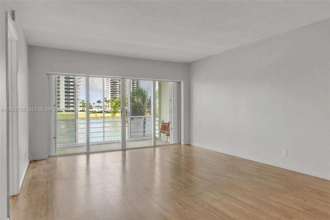 28 Yacht Club Dr , Unit 202, North Palm Beach, FL 33408 Photo