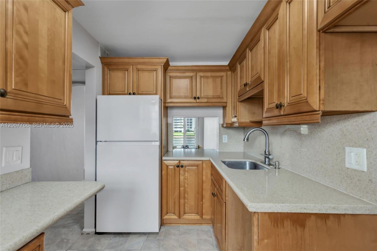 28 Yacht Club Dr , Unit 202, North Palm Beach, FL 33408 Photo