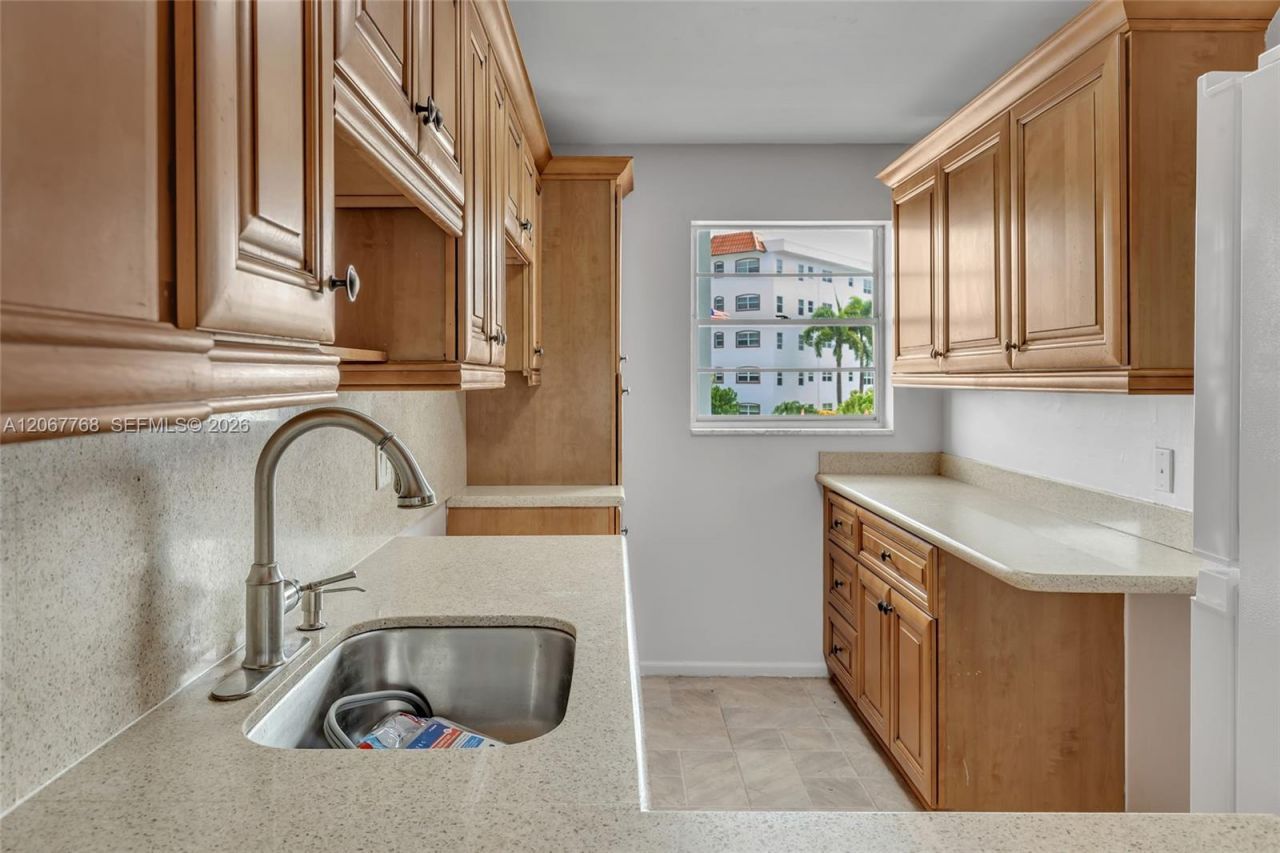 28 Yacht Club Dr , Unit 202, North Palm Beach, FL 33408 Photo