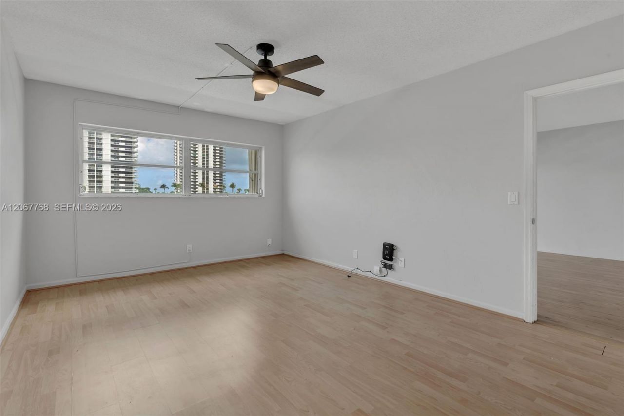 28 Yacht Club Dr , Unit 202, North Palm Beach, FL 33408 Photo
