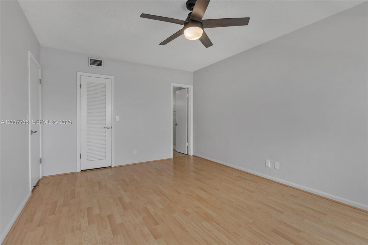 28 Yacht Club Dr , Unit 202, North Palm Beach, FL 33408 Photo