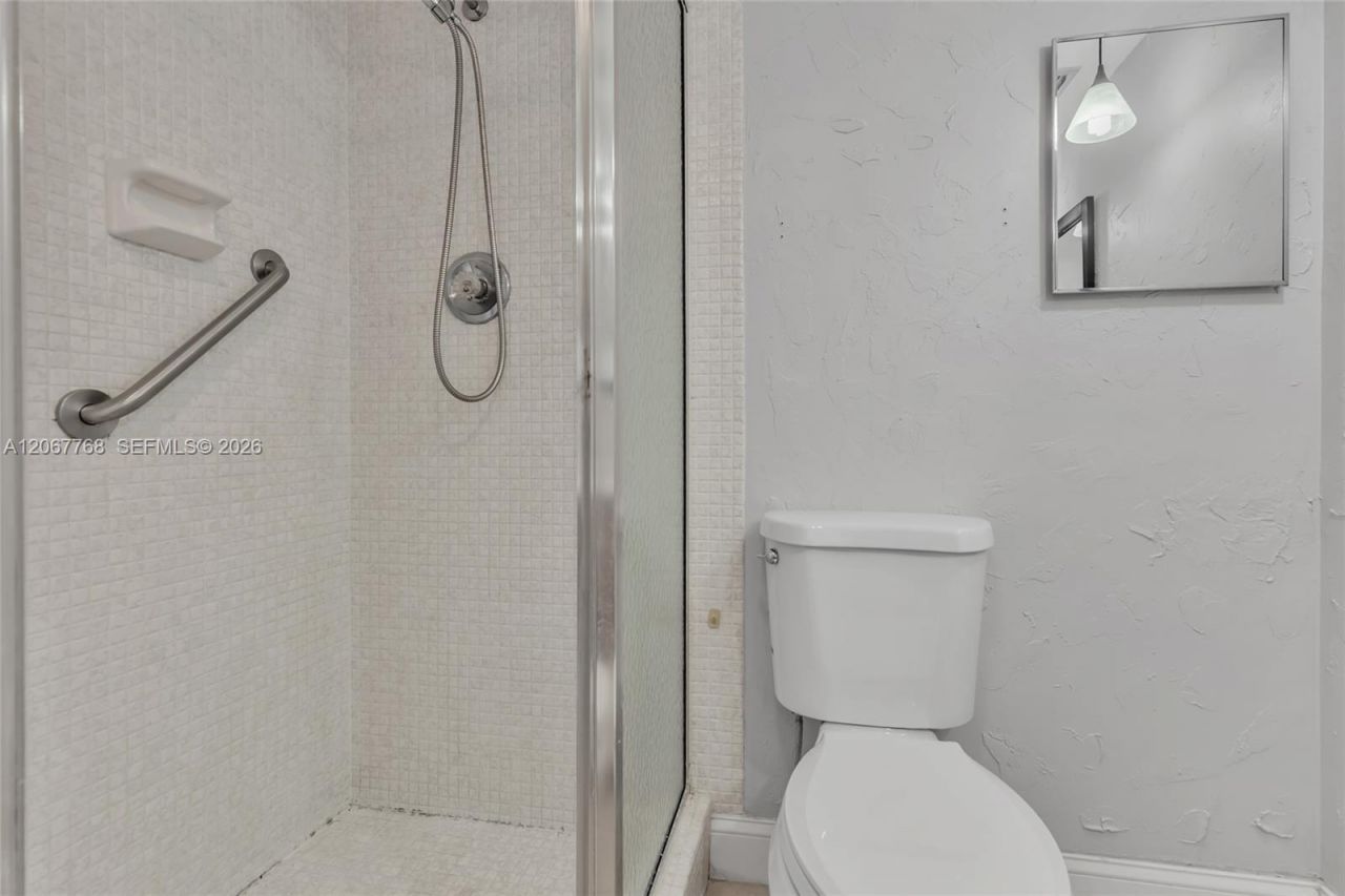 28 Yacht Club Dr , Unit 202, North Palm Beach, FL 33408 Photo