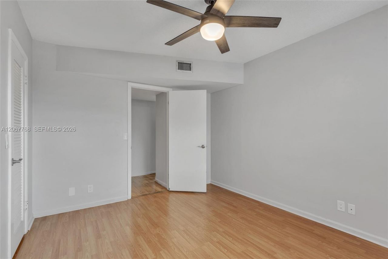28 Yacht Club Dr , Unit 202, North Palm Beach, FL 33408 Photo