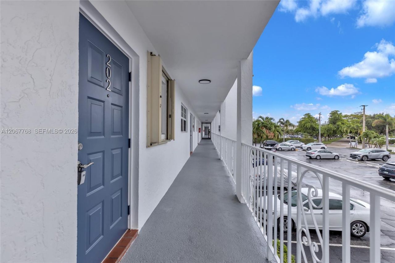 28 Yacht Club Dr , Unit 202, North Palm Beach, FL 33408 Photo