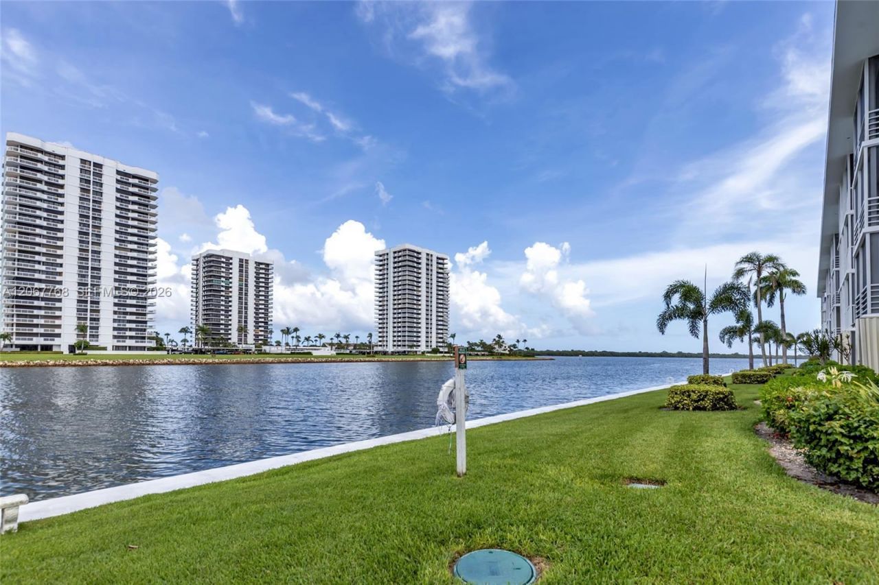 28 Yacht Club Dr , Unit 202, North Palm Beach, FL 33408 Photo