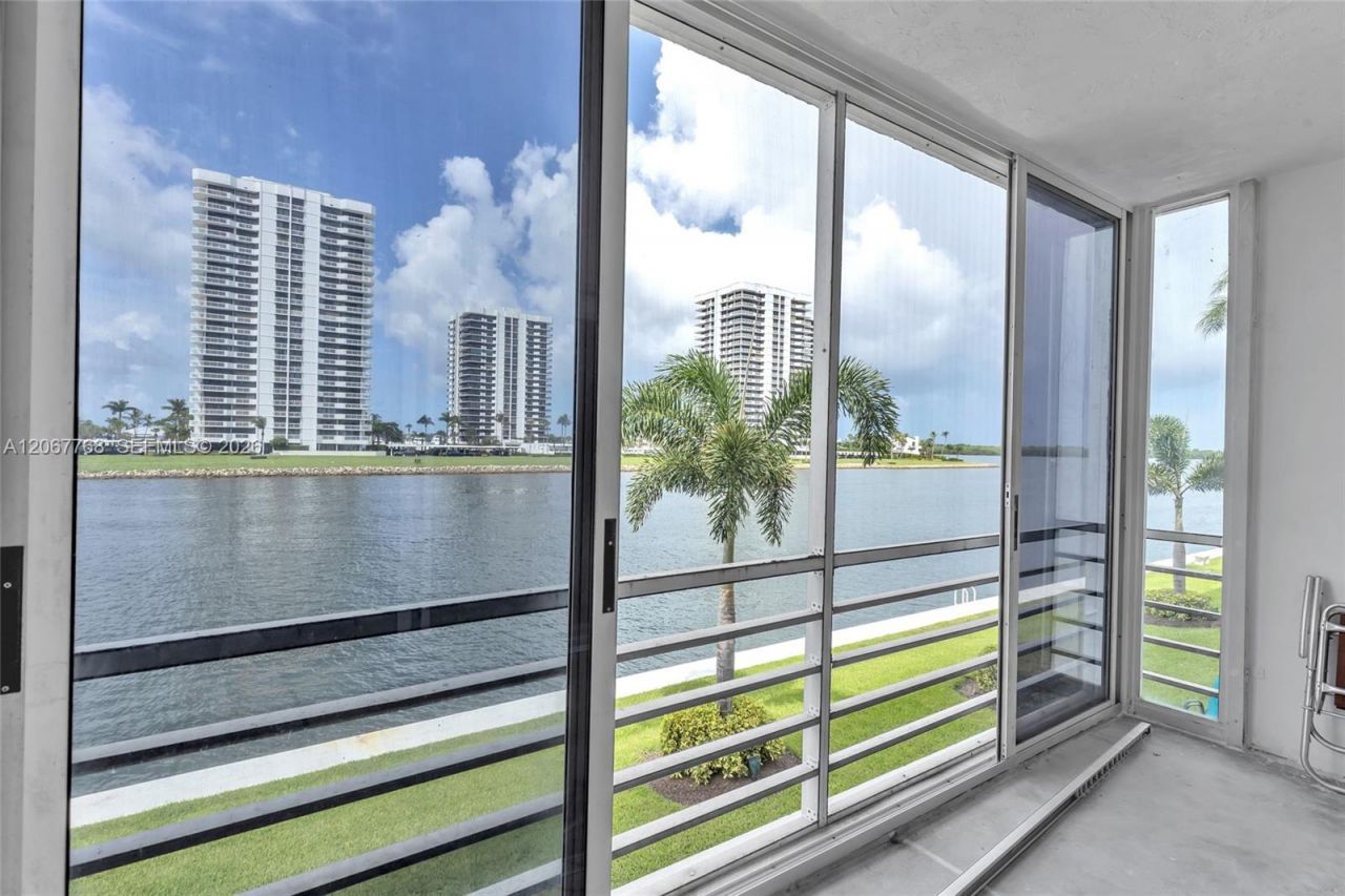 28 Yacht Club Dr , Unit 202, North Palm Beach, FL 33408 Photo