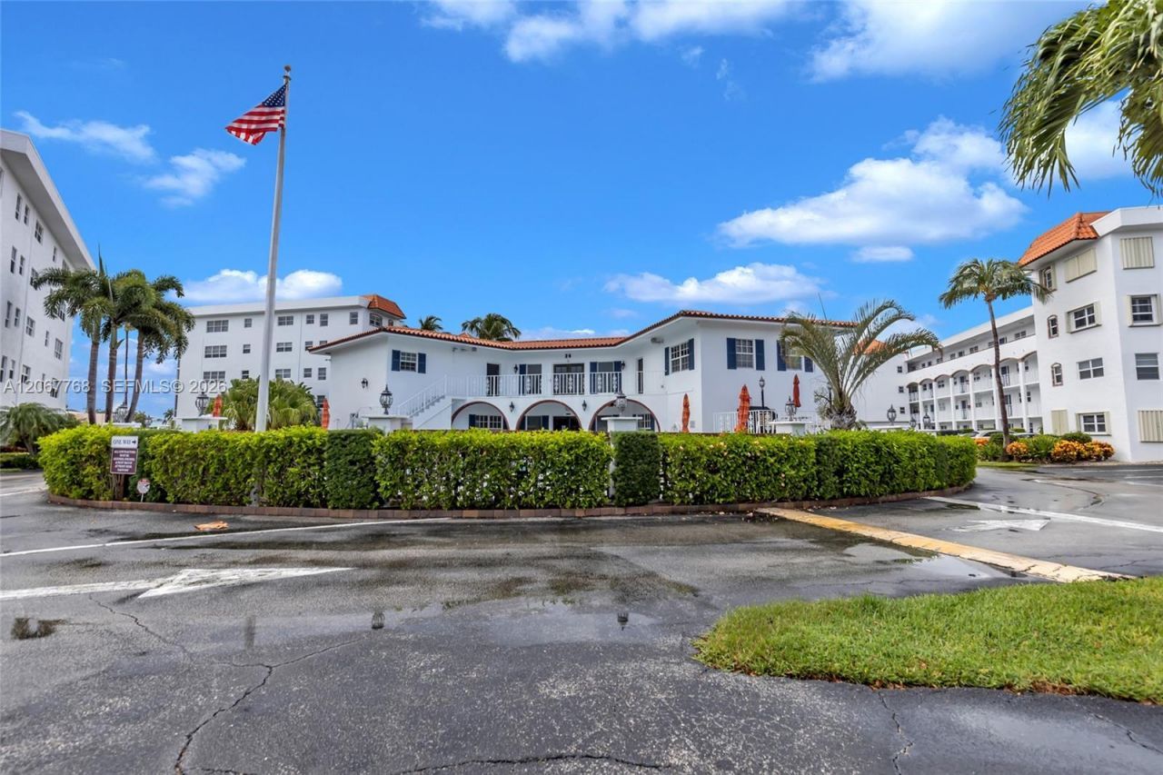 28 Yacht Club Dr , Unit 202, North Palm Beach, FL 33408 Photo