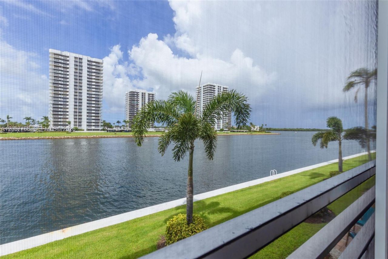 28 Yacht Club Dr , Unit 202, North Palm Beach, FL 33408 Photo