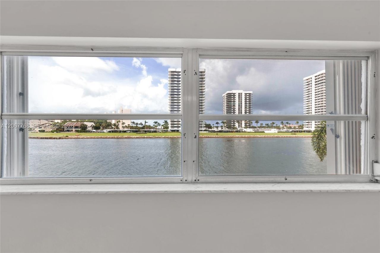28 Yacht Club Dr , Unit 202, North Palm Beach, FL 33408 Photo