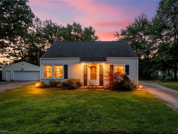 2139 Suncrest Circle , Cuyahoga Falls, OH 44221