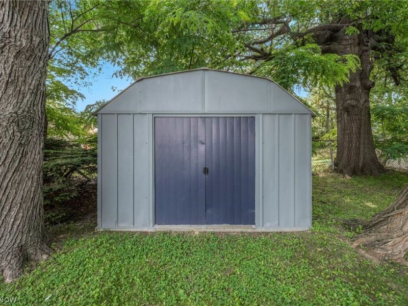 2139 Suncrest Circle , Cuyahoga Falls, OH 44221 Photo 11