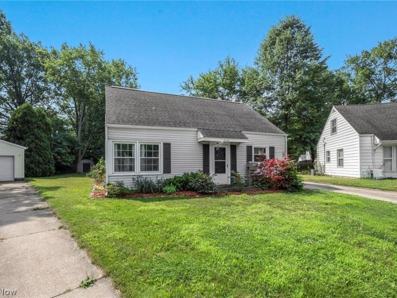 2139 Suncrest Circle , Cuyahoga Falls, OH 44221 Photo 2