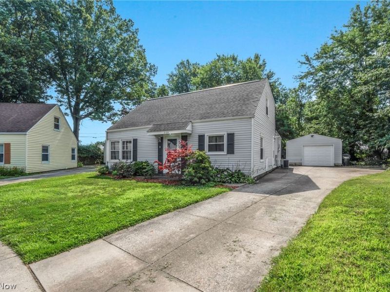 2139 Suncrest Circle , Cuyahoga Falls, OH 44221 Photo 3