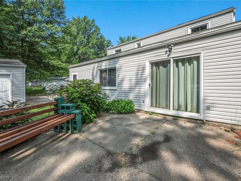 2139 Suncrest Circle , Cuyahoga Falls, OH 44221 Photo 7