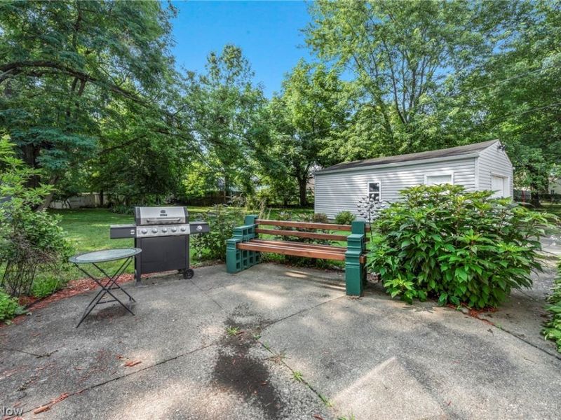 2139 Suncrest Circle , Cuyahoga Falls, OH 44221 Photo 8