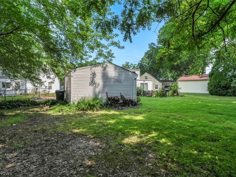 2139 Suncrest Circle , Cuyahoga Falls, OH 44221 Photo 9